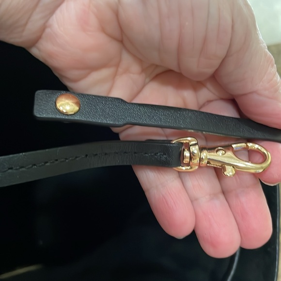 Michael Kors Cary Medium Suede and Leather Bucket Bag comes in a MK dust bag - Picture 6 of 10